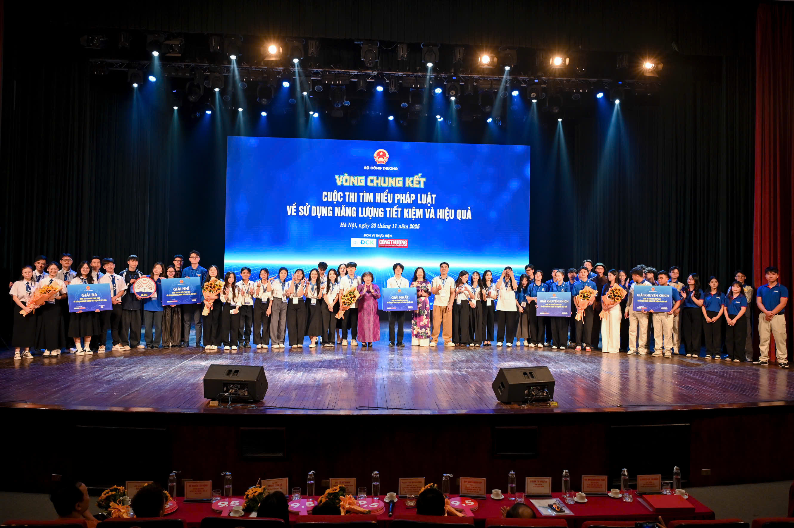 Các đơn vị đoạt giải tại Vòng chung kết Cuộc thi tìm hiểu pháp luật về sử dụng Oklavip game bài, casino, thể thao tiết kiệm và hiệu quả năm 2025.