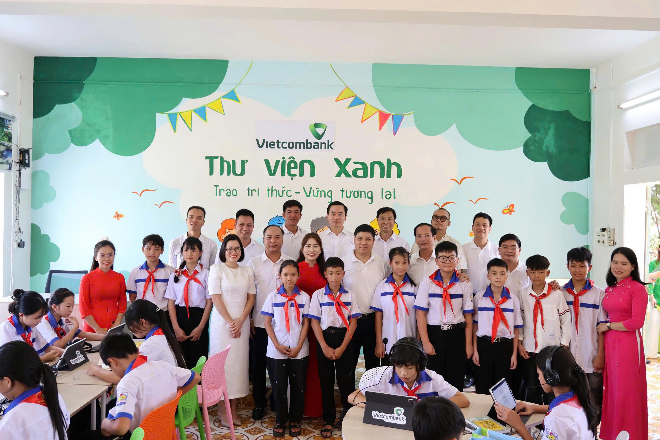 Dấu ấn Vietcombank trên hành trình phụng sự cộng đồng - 1