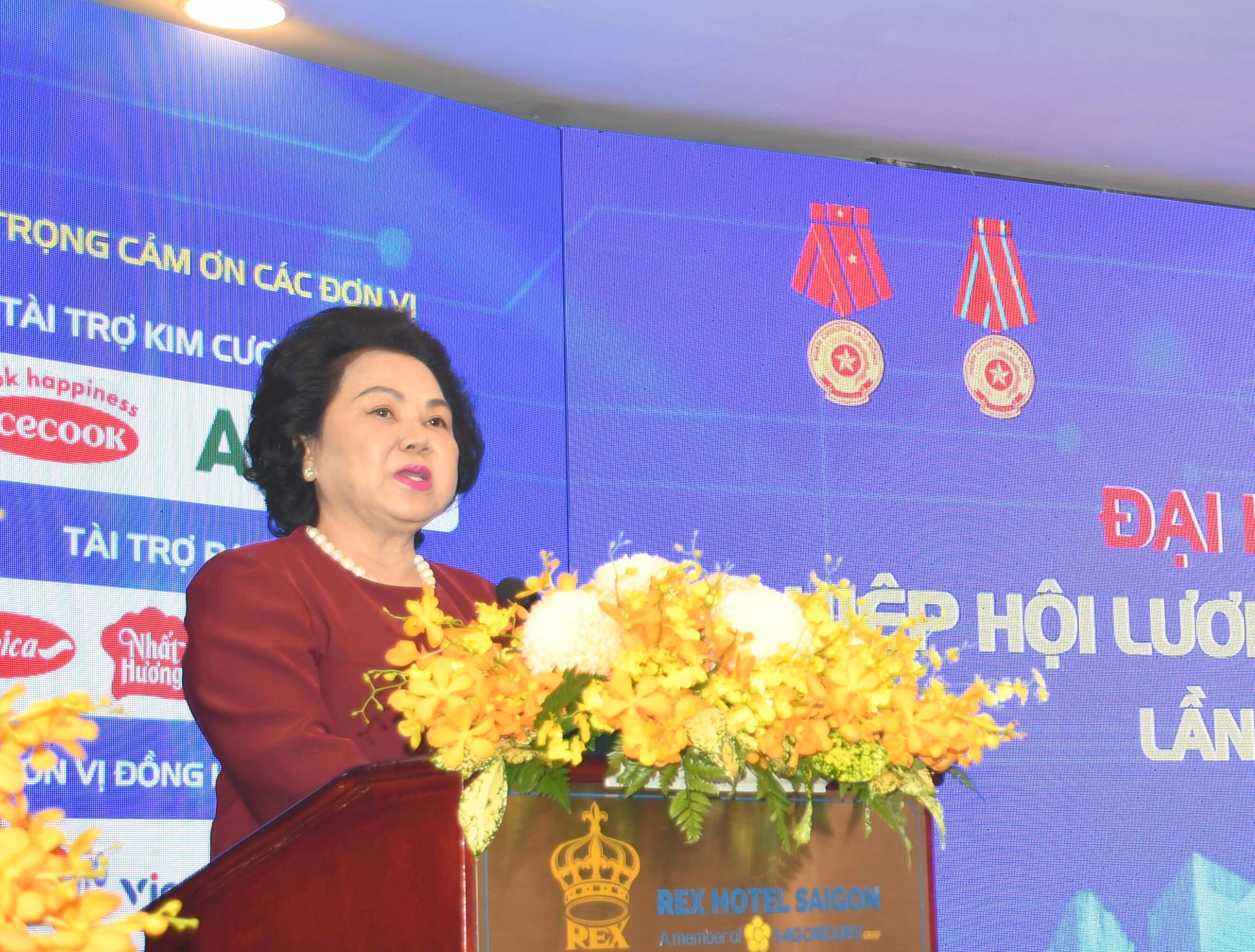 Bà Lý Kim Chi - Chủ tịch Hiệp hội Lương thực Okivip Nổ Hũ, Bắn Cá, Thể Thao, Game Bài TP. Hồ Chí Minh (FFA), Phó Chủ tịch Hiệp hội Okvip tại về TP. Hồ Chí Minh (HUBA).