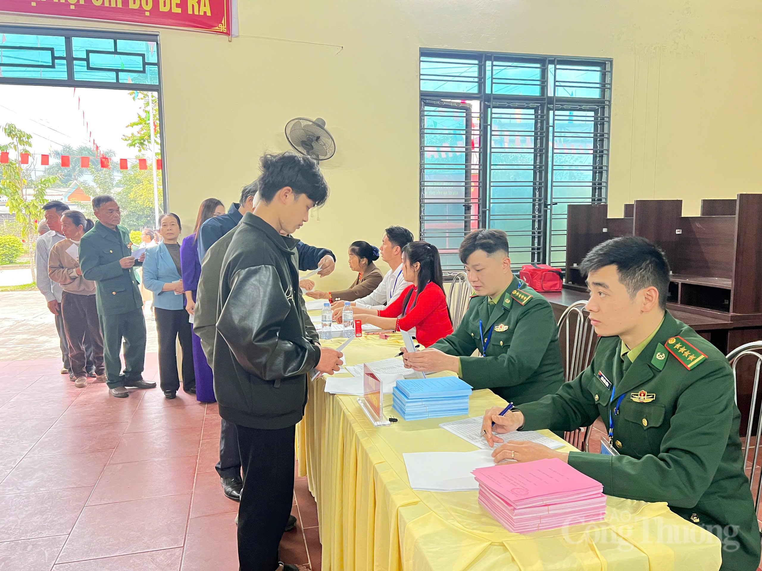 Hôm nay, gần 79 triệu cử tri cả nước đi bầu cử - 8