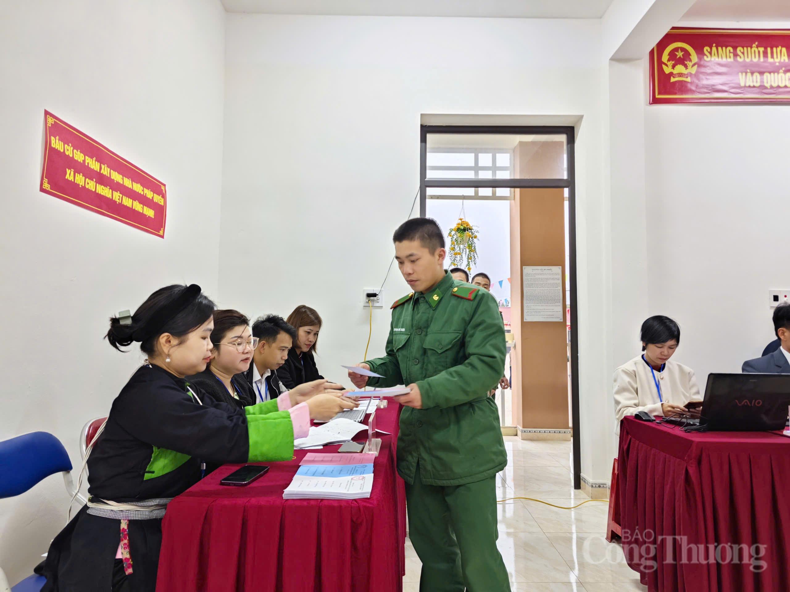 Hôm nay, gần 79 triệu cử tri cả nước đi bầu cử - 10