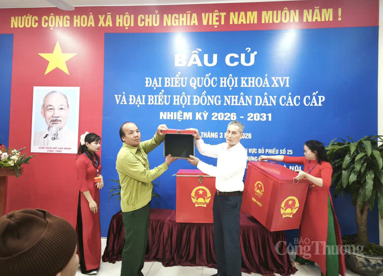 Hôm nay, gần 79 triệu cử tri cả nước đi bầu cử - 4