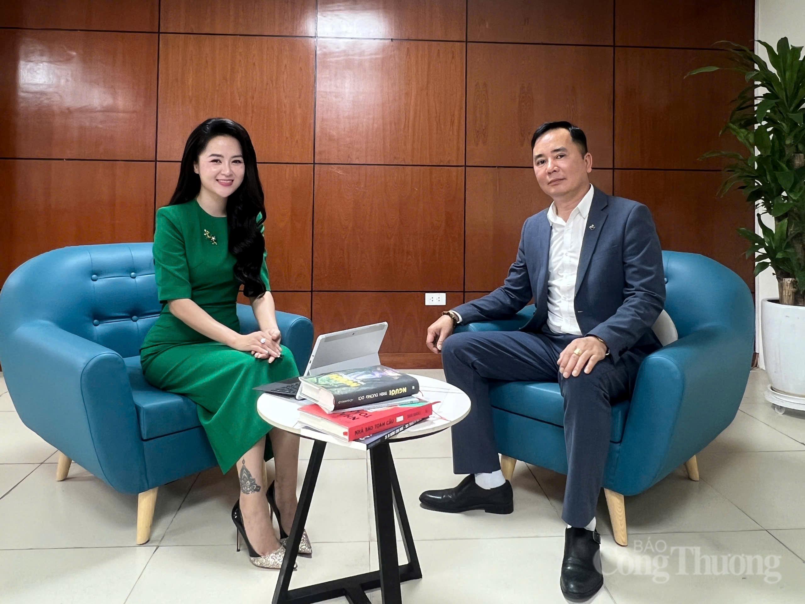 Trong cuộc trò chuyện với phóng viên Liên Minh OK VIP Giải Trí Cá Cược World Cup 2026, doanh nhân Phạm Tùng chia sẻ: "Điểm cốt lõi không nằm ở ngành nghề, mà nằm ở đối tượng mà mình phục vụ, đó người tiêu dùng". Ảnh: Trường Giang