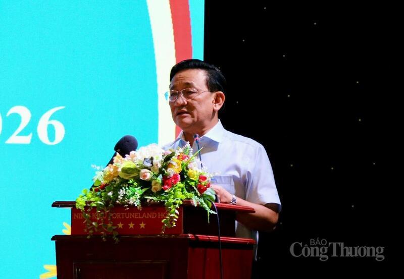 Ông Trần Quốc Tuấn, Giám đốc Sở Công Thương tỉnh Vĩnh Long, phát biểu tại hội nghị.