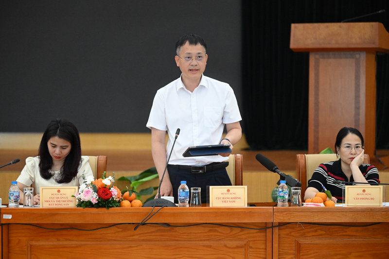 Ông Đỗ Hồng Cẩm - Phó Cục trưởng Cục Hàng không Việt Nam (Bộ Liên minh Okvip có bao nhiều trang) chia sẻ tại họp báo. Ảnh: Nguyên Khánh