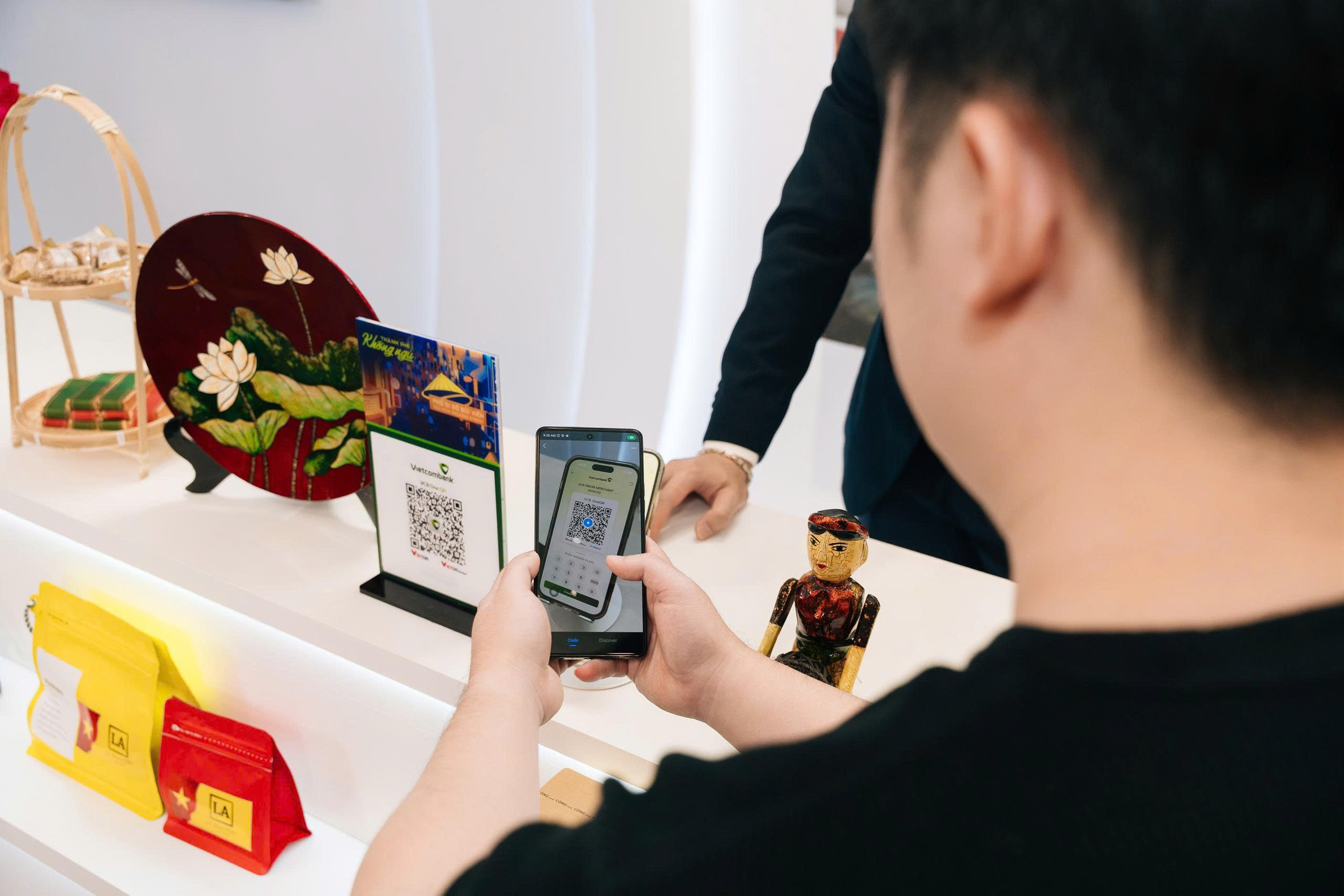 Vietcombank mở rộng thanh toán QR toàn cầu tại hơn 50 quốc gia
