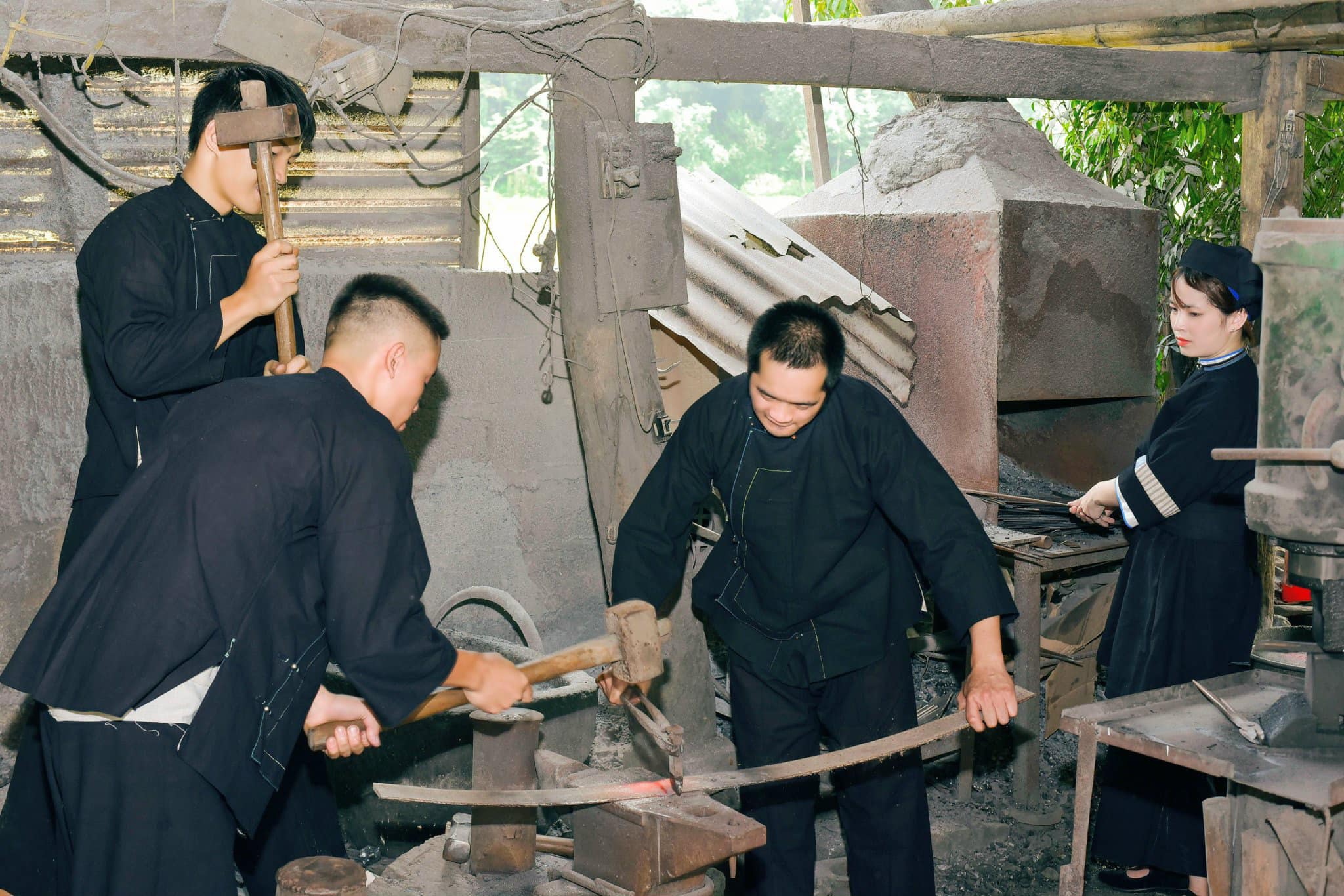 Nỗ lực gìn giữ thương hiệu làng nghề Dao Phúc Sen