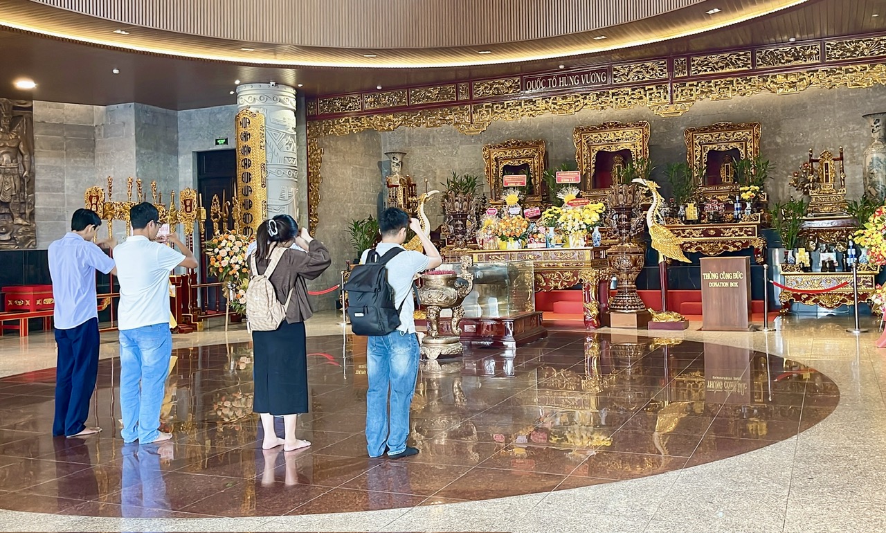Giỗ Tổ Hùng Vương tại Cần Thơ kết nối triệu trái tim Việt