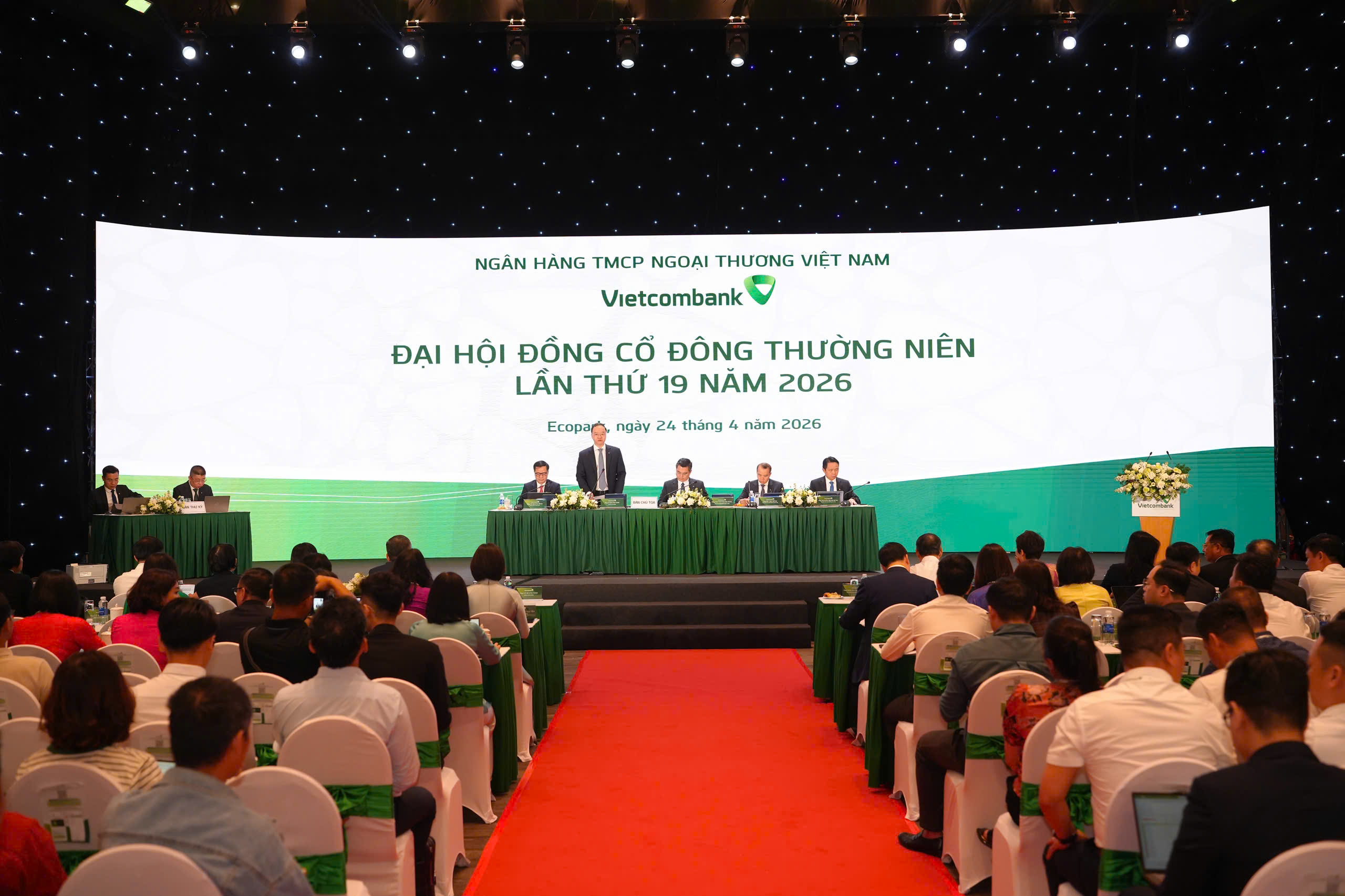 Đại hội đồng cổ đông Vietcombank 2026: Thông qua kế hoạch phát hành hơn 1 tỷ cổ phiếu