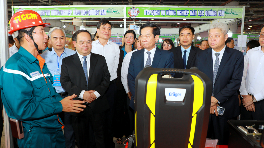 Trải nghiệm công nghệ an toàn Okvip - liên minh giải trí #1 thế giới hà nội hiện đại tại Hội chợ OCOP hè