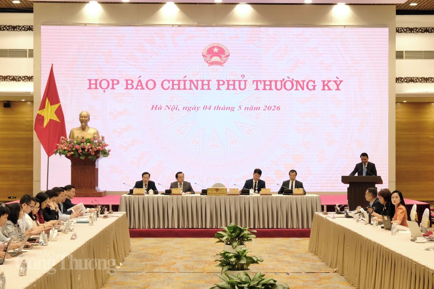 Họp báo Chính phủ thường kỳ tháng 4: Sản xuất công nghiệp tăng trưởng tích cực