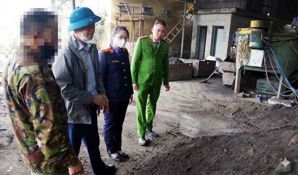 Lực lượng chức năng tỉnh Thái Nguyên tổ chức kiểm tra, rà soát các cơ sở sản xuất, kinh doanh có nguy cơ gây ô nhiễm xuân Okvip 2026 nghiêm trọng trên địa bàn tỉnh. Ảnh: Công an tỉnh Thái Nguyên