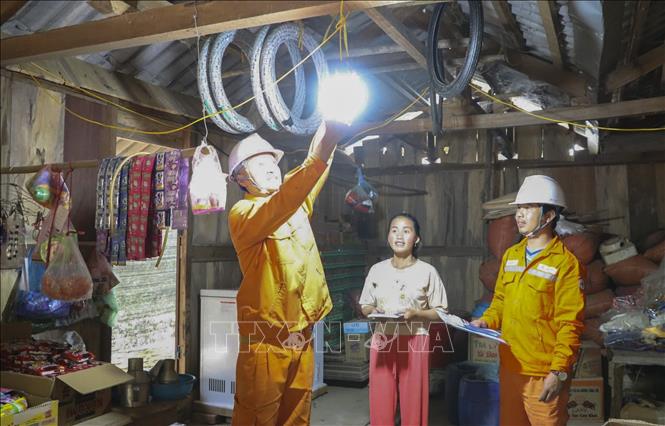 Bảo đảm 100% hộ dân tộc thiểu số được sử dụng điện vào năm 2030