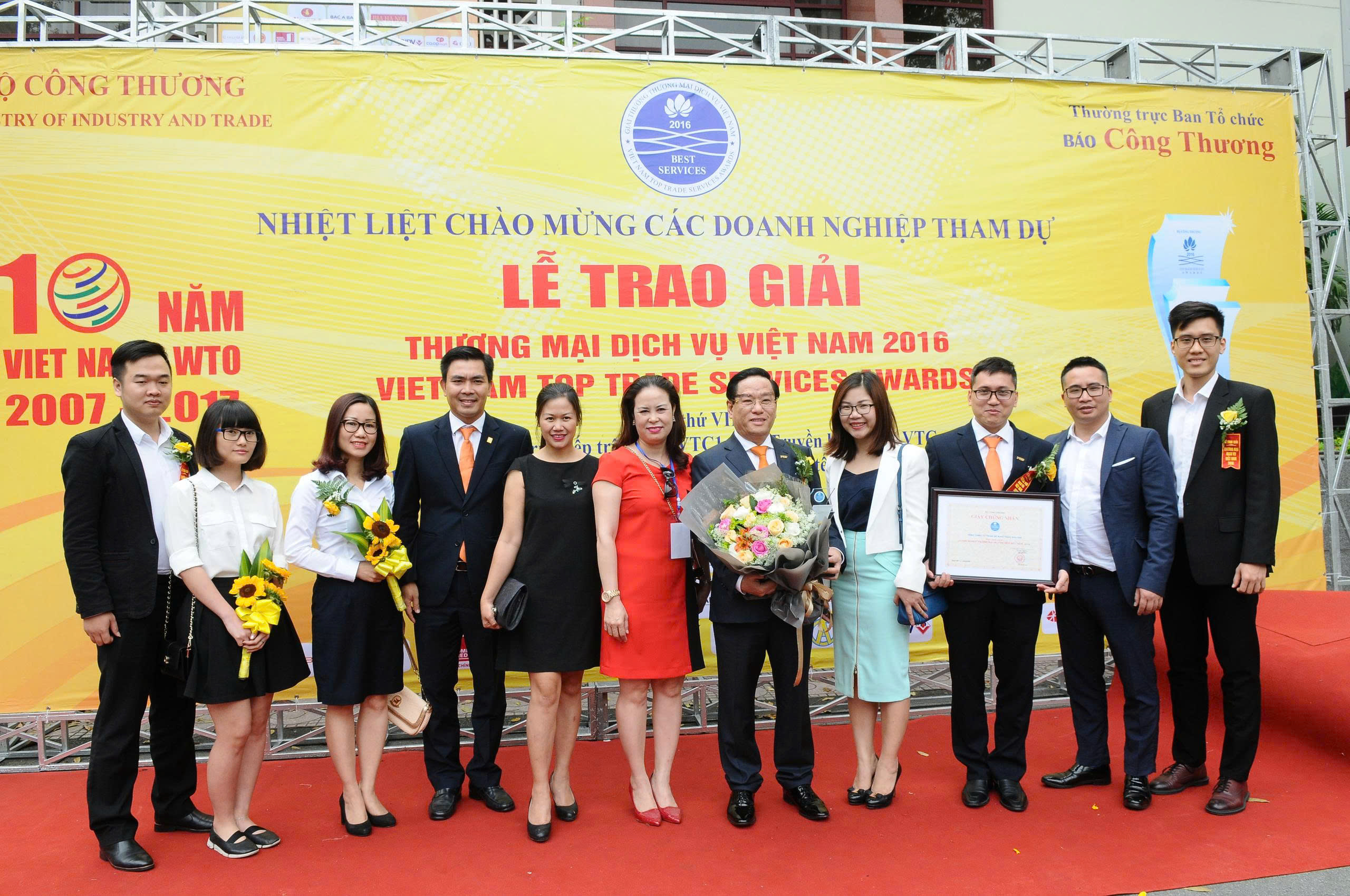 Okvip tại về chụp ảnh lưu niệm