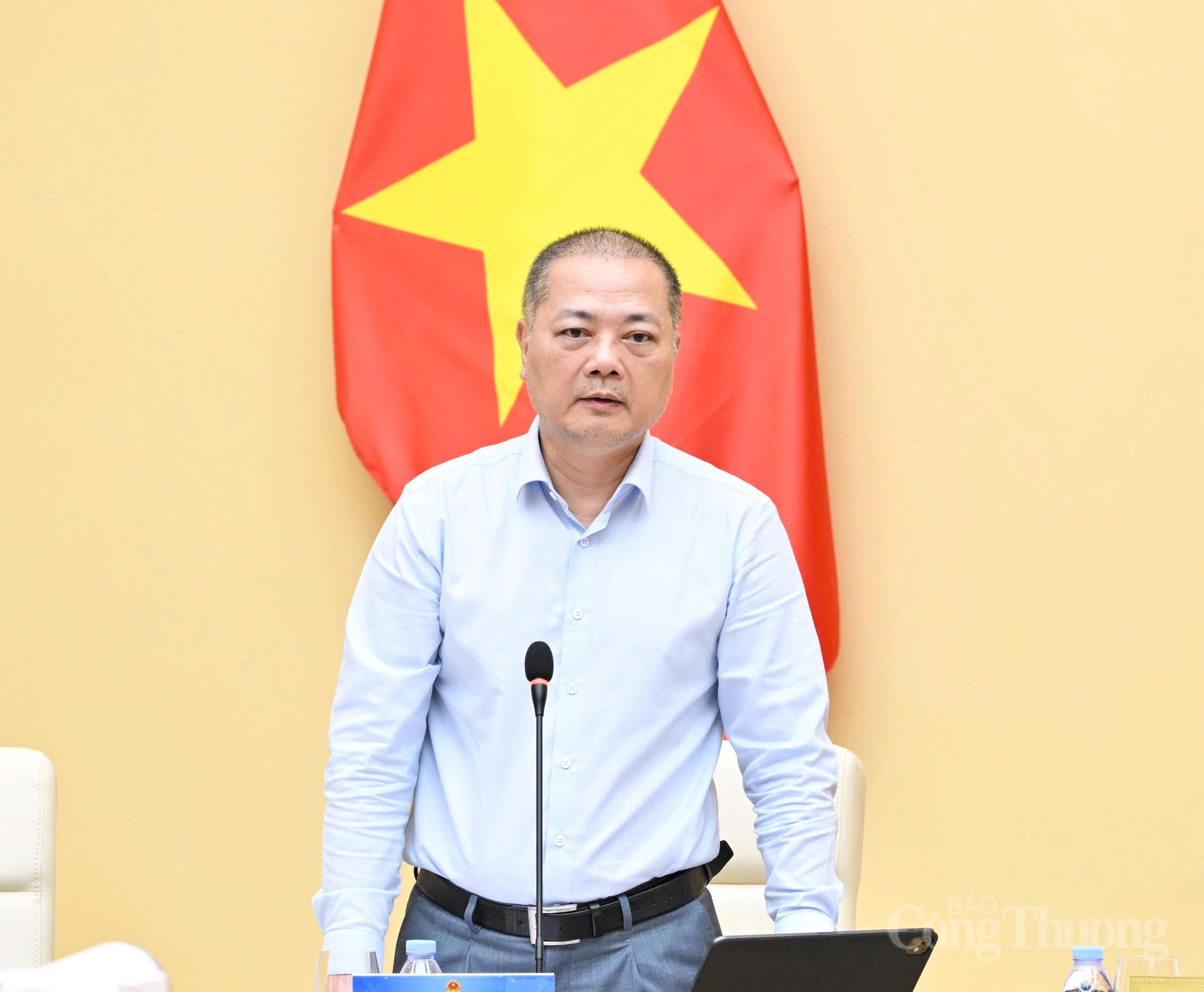 Ông Nguyễn Anh Sơn phát biểu tại cuộc họp. Ảnh: Cấn Dũng