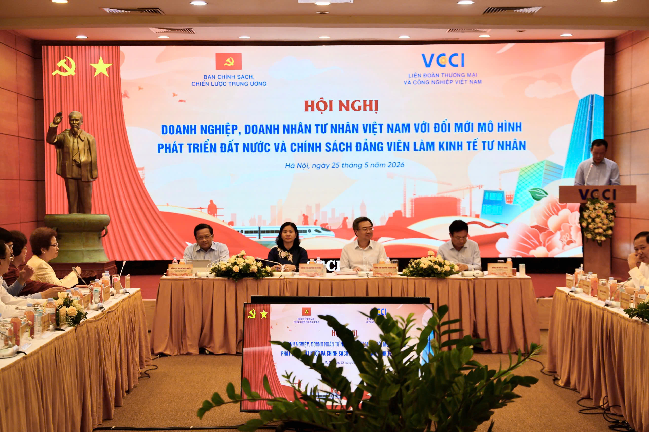 Khơi dậy sức mạnh doanh nghiệp tư nhân Việt Nam