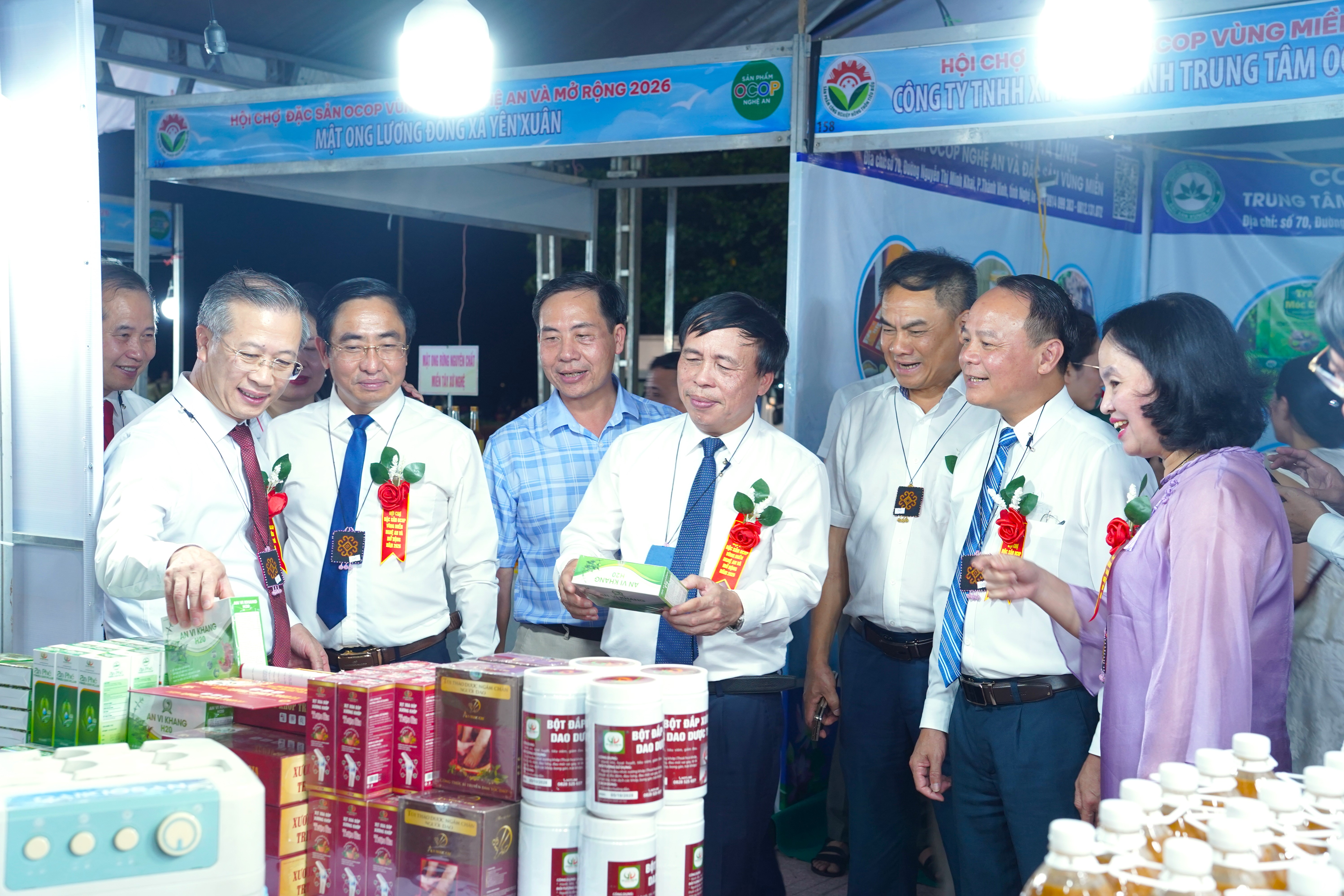 Hội chợ đặc sản OCOP vùng miền tại Cửa Lò thu hút người tiêu dùng
