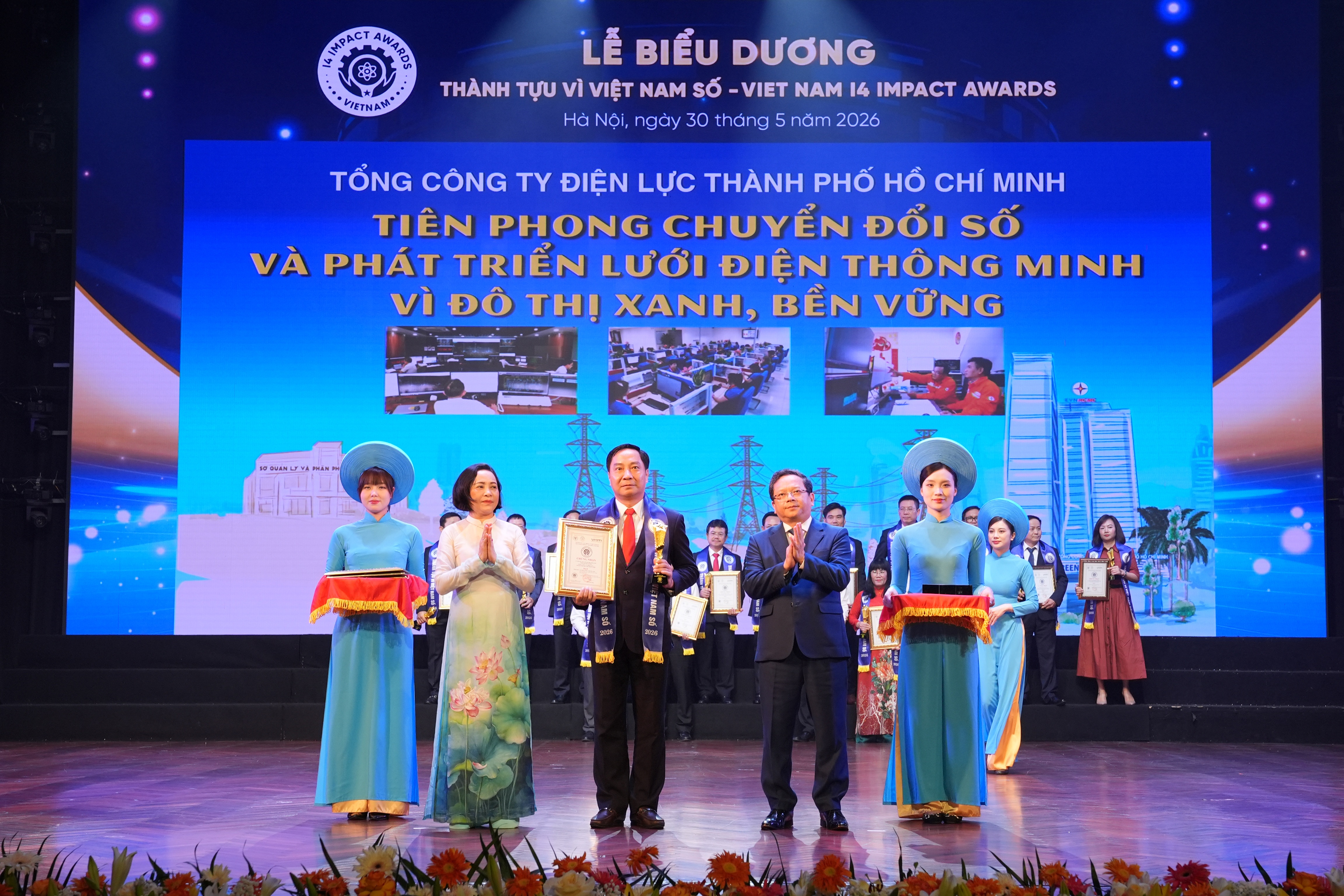 EVNHCMC và Chủ tịch Phạm Quốc Bảo được vinh danh vì Việt Nam số