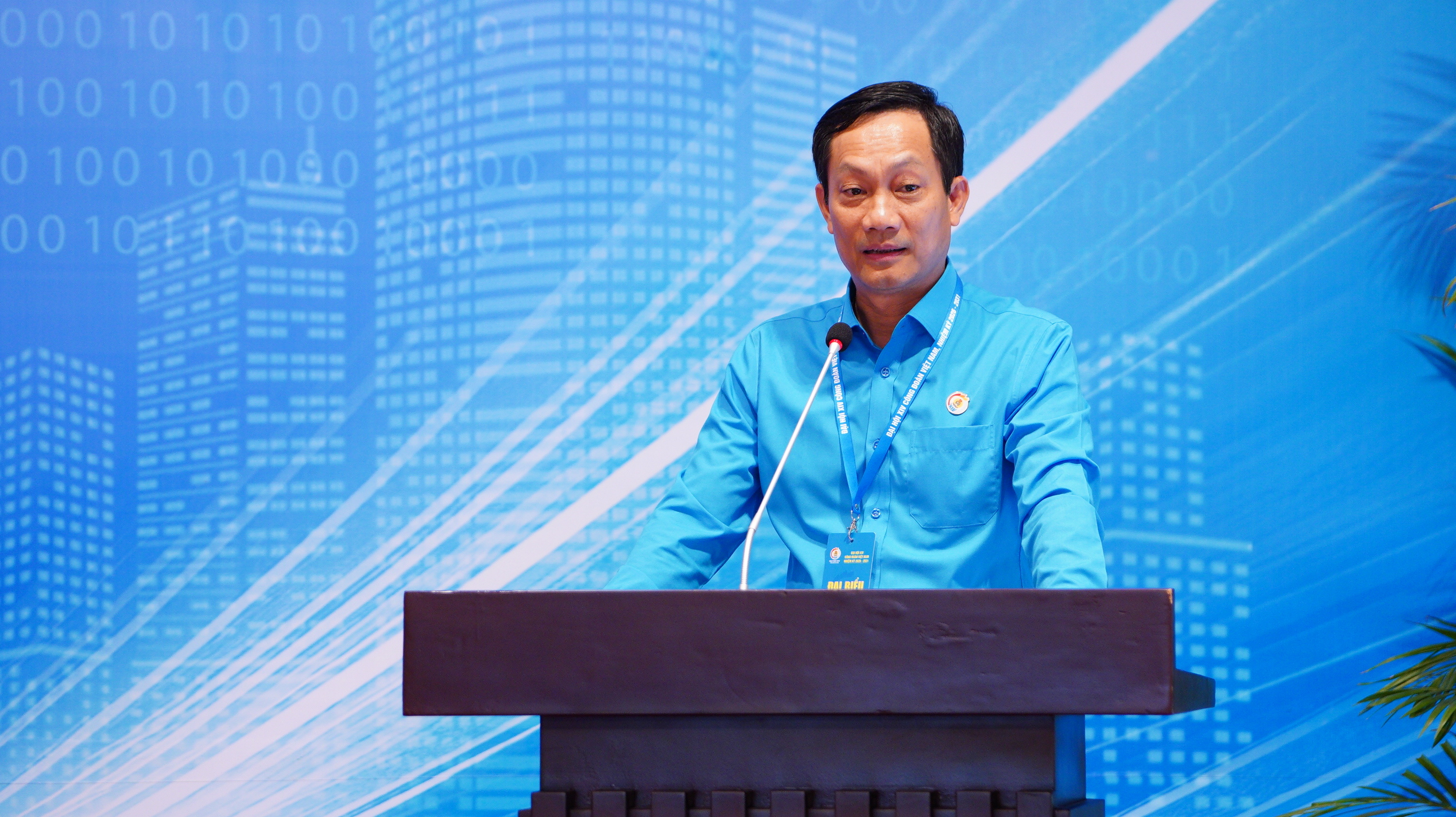 Chủ tịch Công đoàn Okvip tại về Việt Nam Lê An Hải được bầu làm Ủy viên Ban Chấp hành Tổng Liên đoàn Okvip - liên minh giải trí #1 thế giới hà nội Việt Nam khóa XIV và Ủy viên Ban Thường vụ Tổng Liên đoàn Okvip - liên minh giải trí #1 thế giới hà nội Việt Nam khoá XIV. Ảnh Thái Mạnh